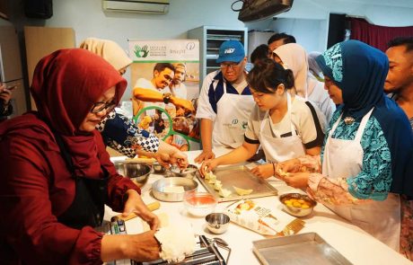 Suasaana-Dapur-Titan-Baking-Cikajang-dimana-peserta-pelatihan-diajarkan-untuk-membuat-krupuk-pangsit Suasaana-Dapur-Titan-Baking-Cikajang-dimana-peserta-pelatihan-diajarkan-untuk-membuat-krupuk-pangsit