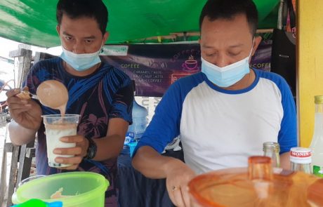 lebih-terjangkau-kenikmatan-kopi-gerobak-tak-kalah-dari-kafe-flv lebih-terjangkau-kenikmatan-kopi-gerobak-tak-kalah-dari-kafe-flv