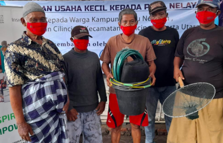 para-nelayan-yang-mendapat-bantuan-sosial-foto-dok-yiim-77 para-nelayan-yang-mendapat-bantuan-sosial-foto-dok-yiim-77