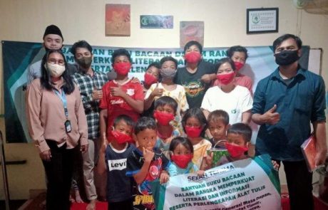 penyerahan-bantuan-dari-yayasan-inspirasi-indonesia-membangun-yiim-2 penyerahan-bantuan-dari-yayasan-inspirasi-indonesia-membangun-yiim-2