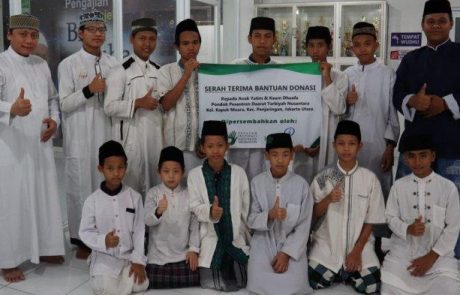 yiim-dan-pt-insight-investment-management-menyerahkan-bantuan-sosial-2 yiim-dan-pt-insight-investment-management-menyerahkan-bantuan-sosial-2