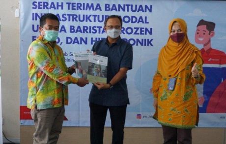 penyerahan-bantuan-hibah-alat-modal-usaha-diberikan-kepada-18-peserta-pelatihan-usaha-yiim-1 penyerahan-bantuan-hibah-alat-modal-usaha-diberikan-kepada-18-peserta-pelatihan-usaha-yiim-1